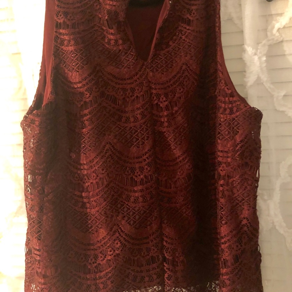 New Cropped lace blouse
